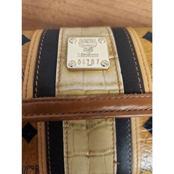 Mcm conganc leather compact wallet  Eight card slots and lots of compartments  E - Picture 11 of 13